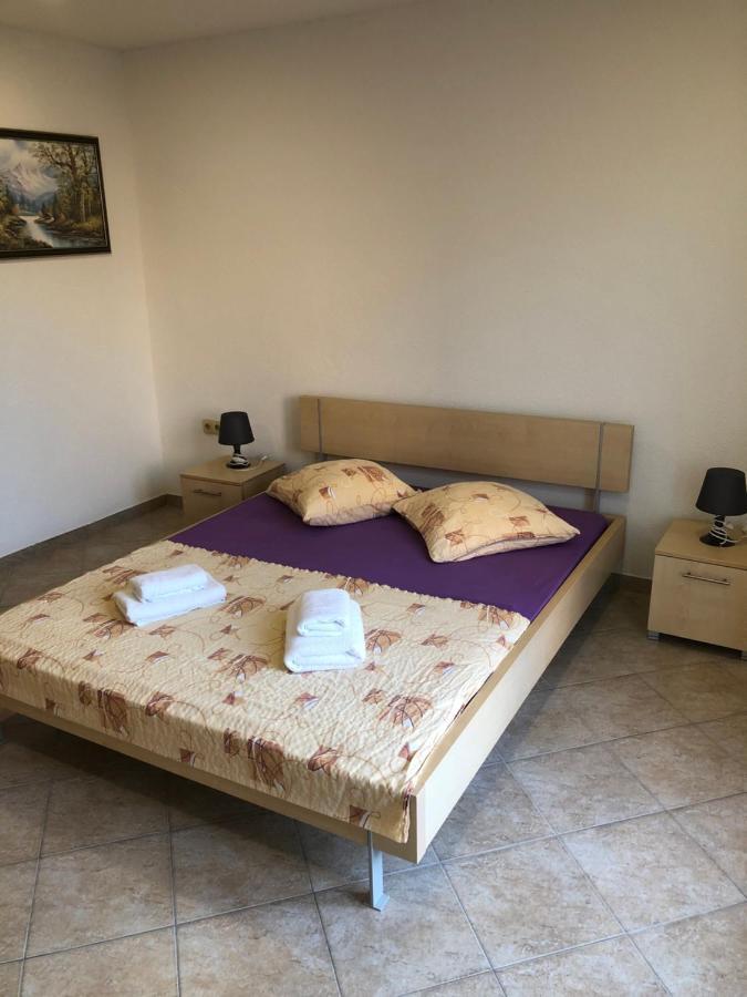 Miro Apartmani Ražanac Exterior foto