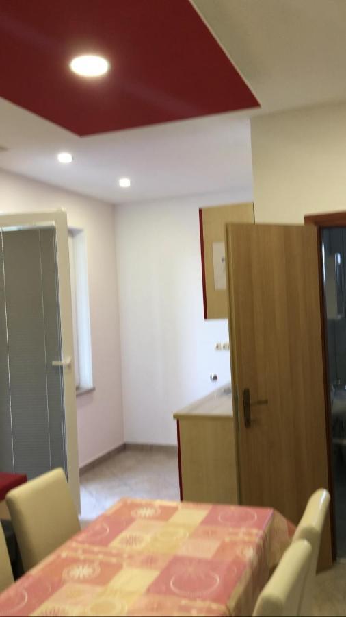 Miro Apartmani Ražanac Exterior foto