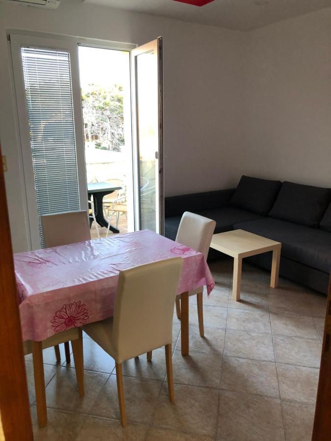 Miro Apartmani Ražanac Exterior foto