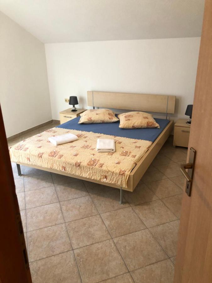 Miro Apartmani Ražanac Exterior foto